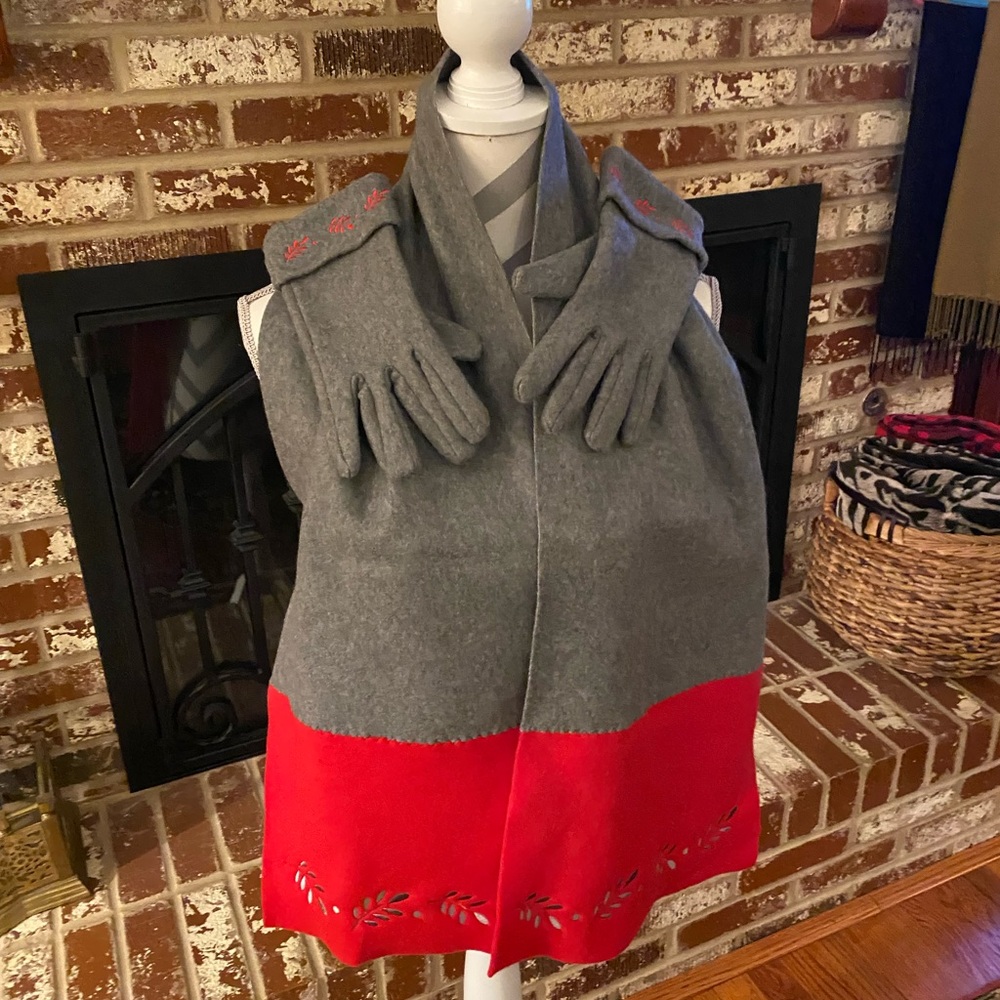 Grey and Red Fleece Scarf with Matching Gloves with beautiful trim. 🎁 NWOT 🎁